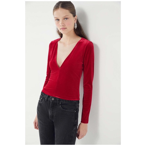 UO Bree Velvet V-Neck Long Sleeve Top - Picture 3 of 8